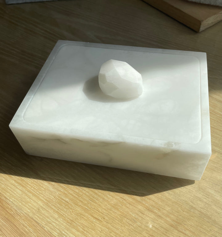 Facet Knob Alabaster Box