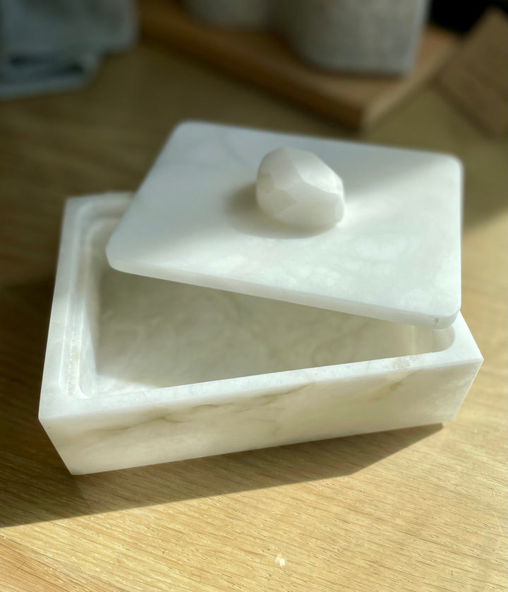 Facet Knob Alabaster Box